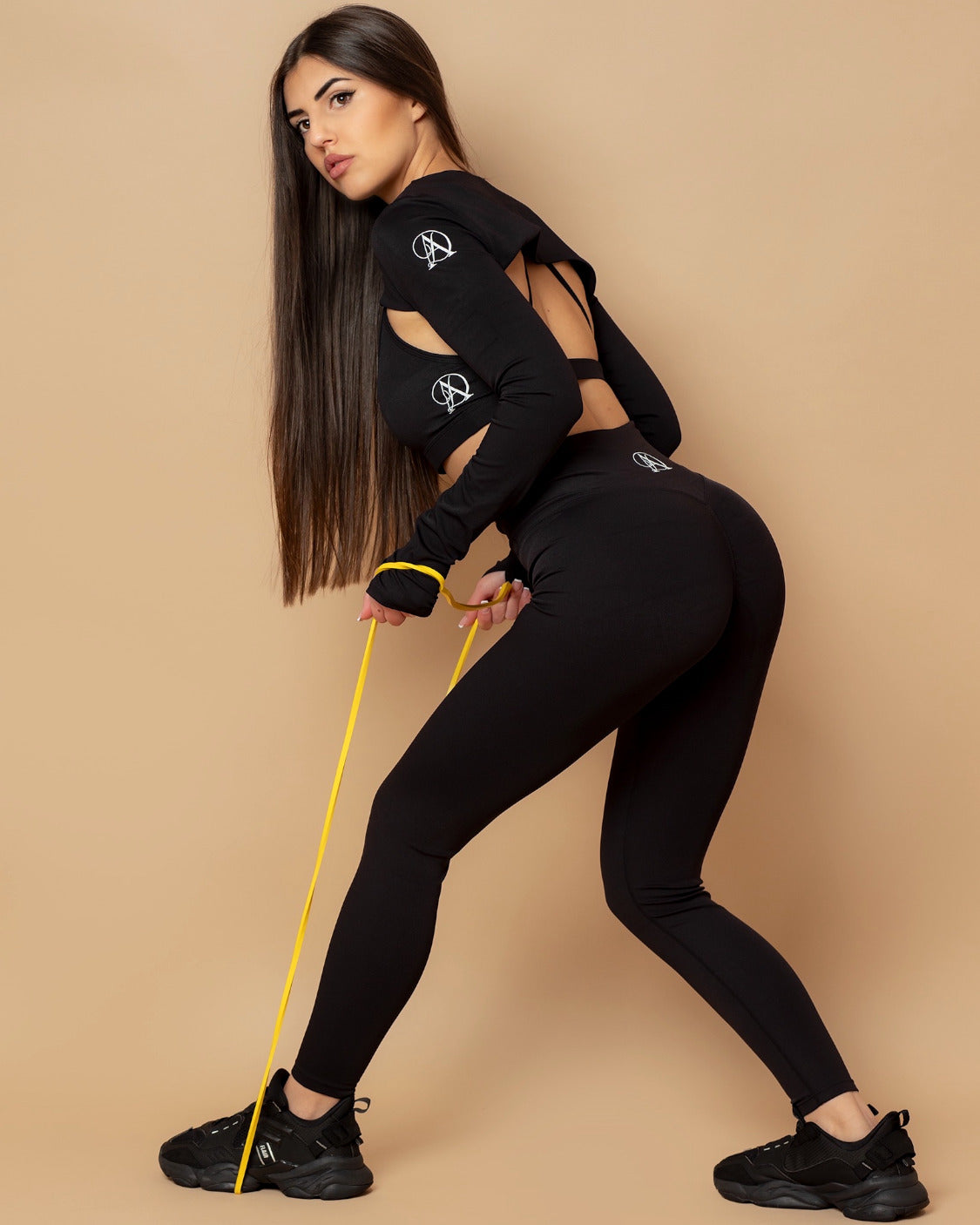 Дълъг спортен клин в черен цвят